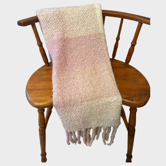 Old Navy Accessories - Old Navy NEW NWT Soft Pink and Cream Blanket Scarf with Fringe 22" x 44"